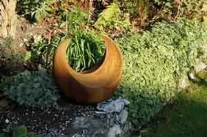 garden art curvation rust version